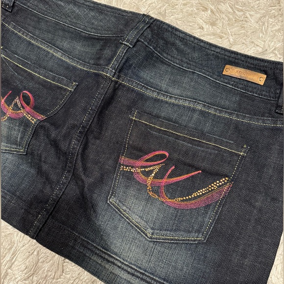 Express NEW Dark Denim Mini Skirt with Pink Embellished Pocket Designs (NWOT) - Picture 2 of 6
